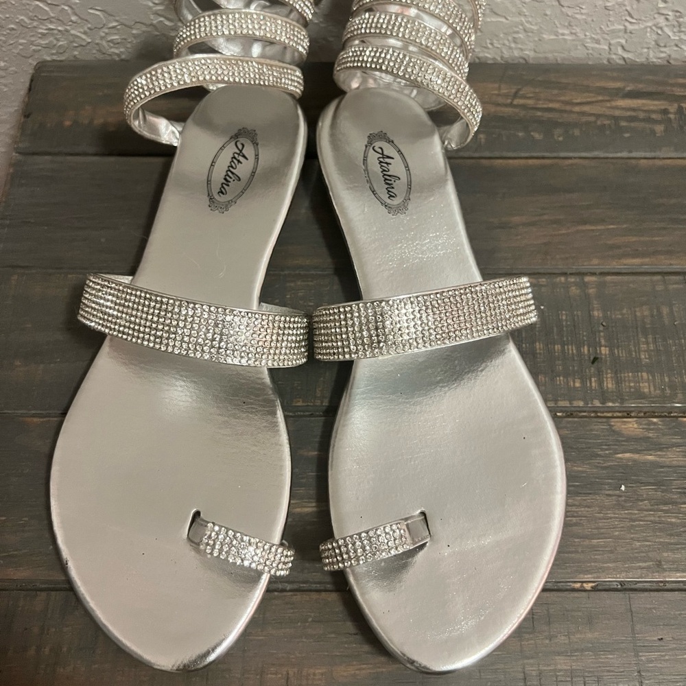 Diamond strap sandal.